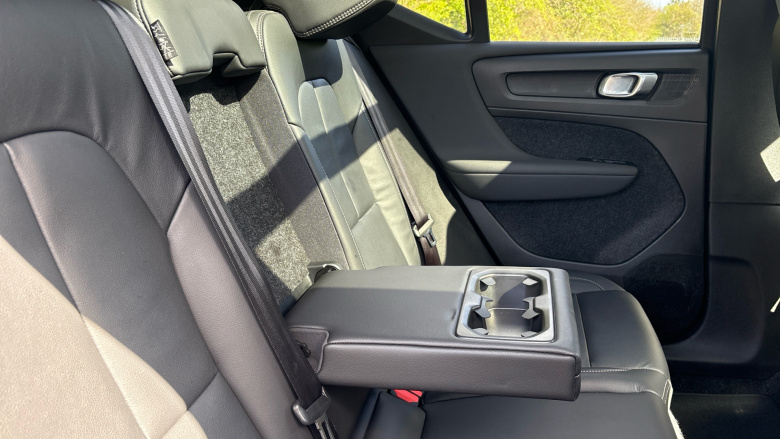 Volvo XC40 2.0 B4P Ultra Dark 5dr Auto Petrol Estate